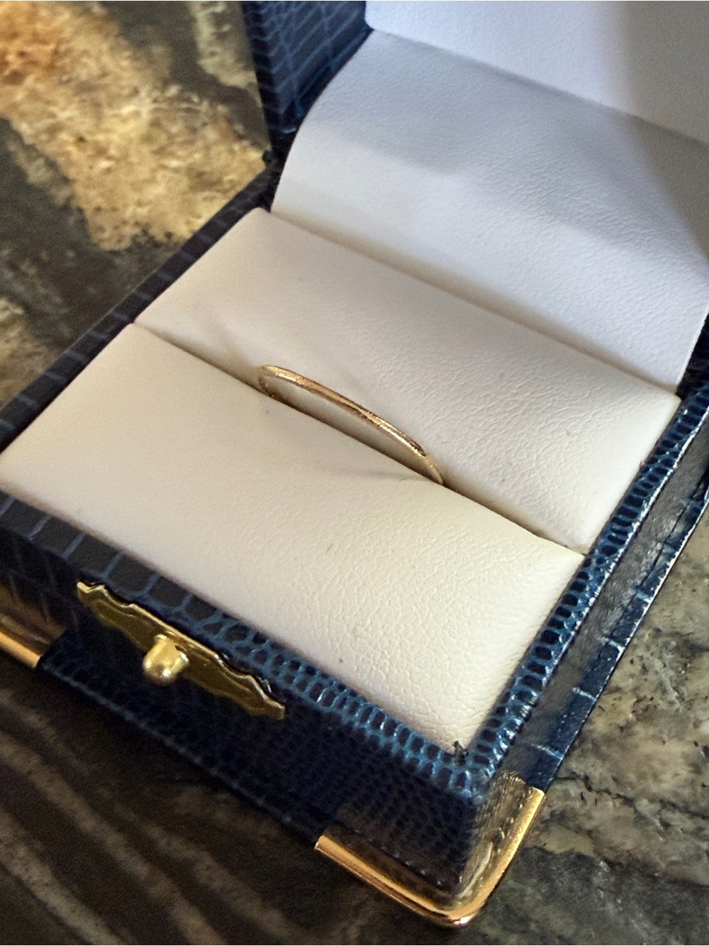 Satomi Kawakita Sz 7 18k 0.9mm Rough Texture Gold Band Catbird - Picture 6 of 9
